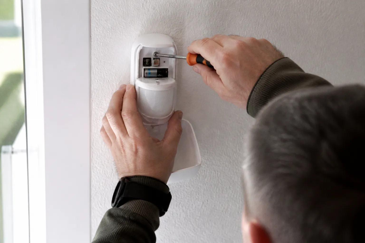 Alarma GSM inalámbrica: fases para su montaje en casa
