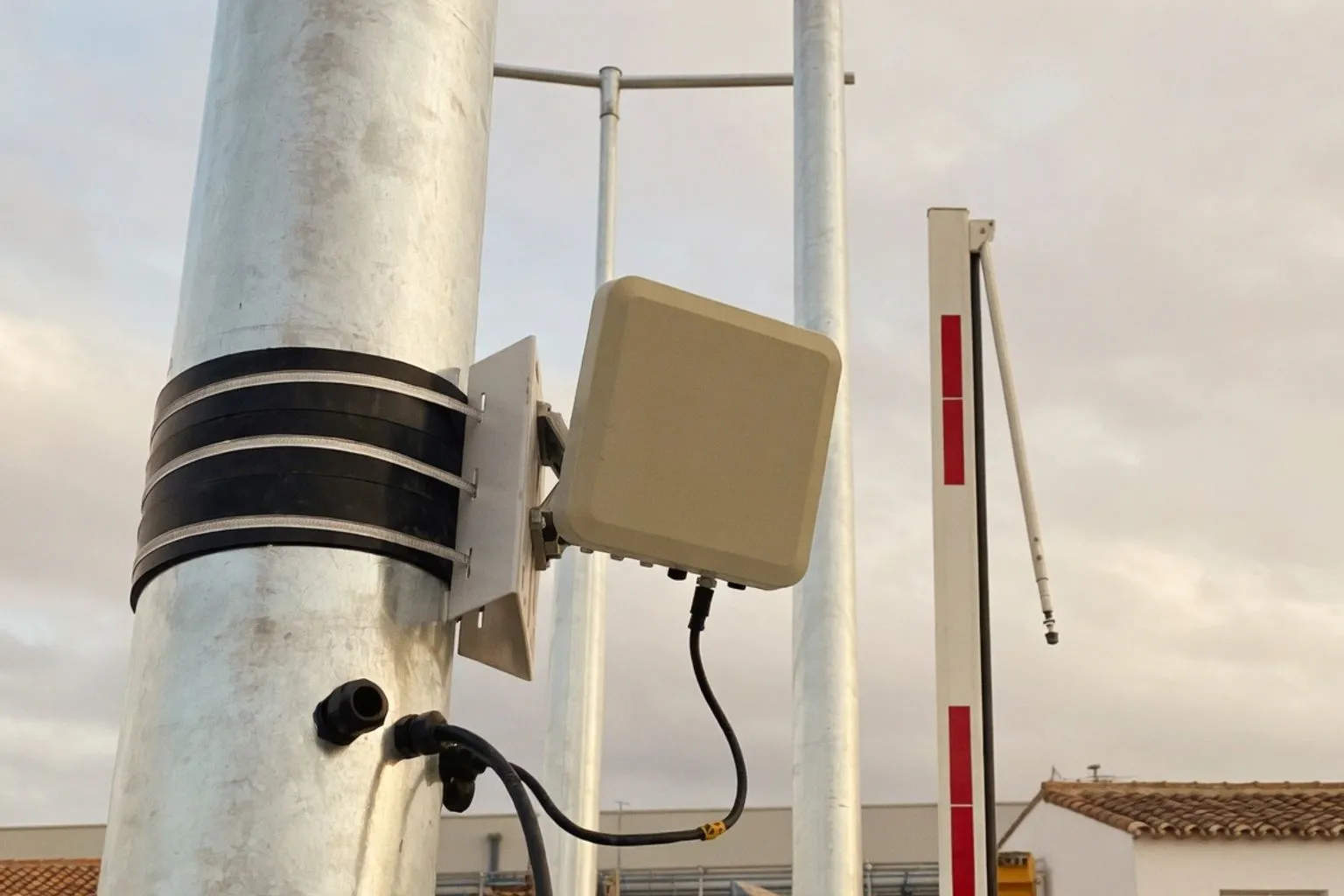 Control de accesos para vehículos industriales con la tecnología UHF RFID de iDTRONIC