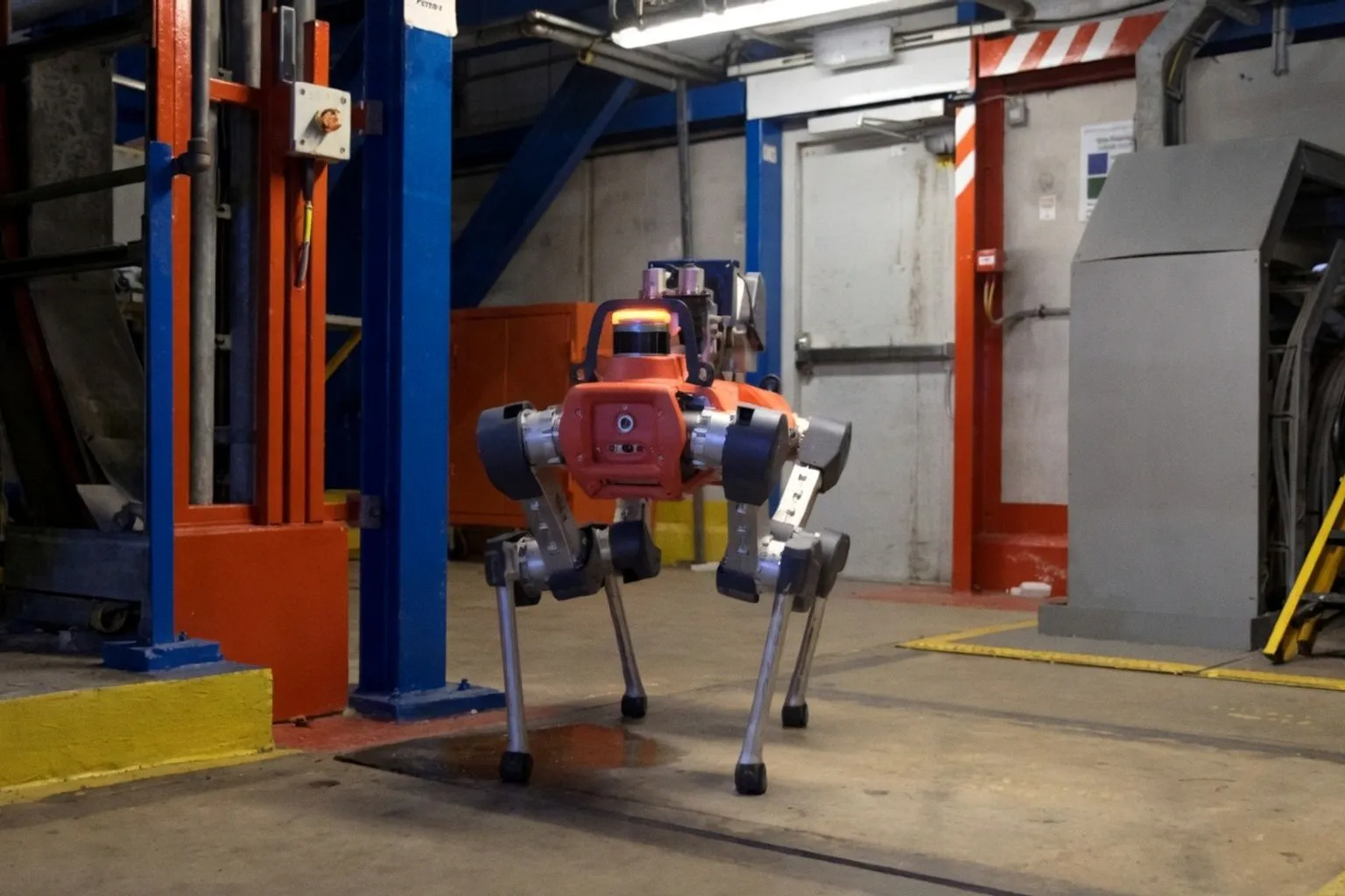 Integración de robots autónomos en sistemas de control de acceso industrial