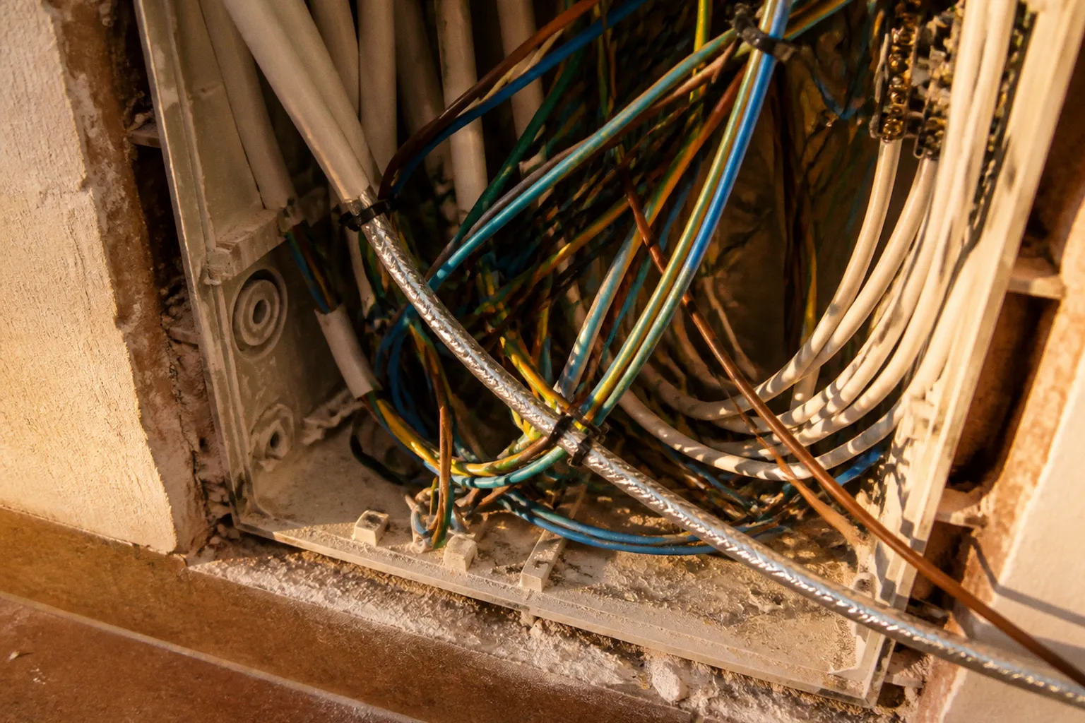 Interferencias en cableado domótico: 4 formas de evitarlas