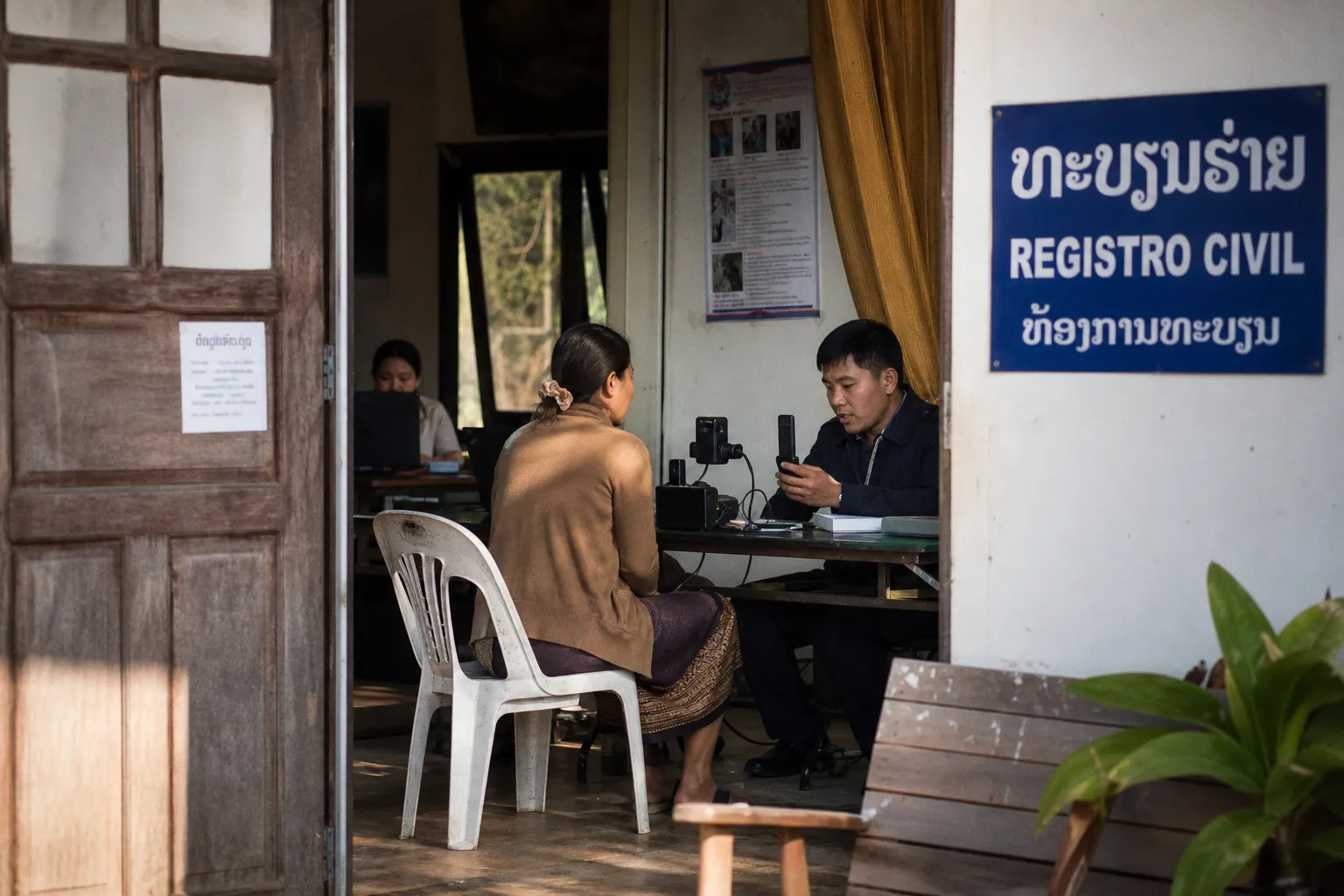 Laos moderniza su registro civil con una identidad digital integrada en el móvil