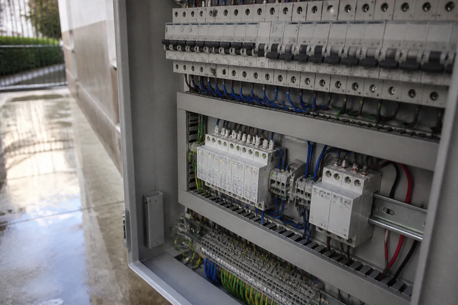 Relés inteligentes en cuadro eléctrico: plan de montaje