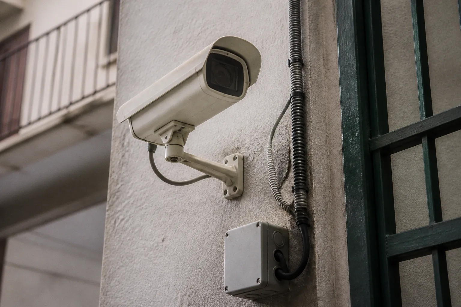 Transforma cualquier ordenador en un sistema de videovigilancia con IA y seguimiento